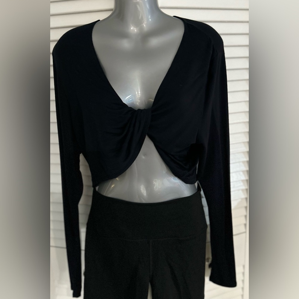 Cabi front twist crop top long sleeve size large